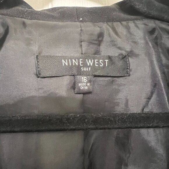 Black Blazer - Picture 3 of 3